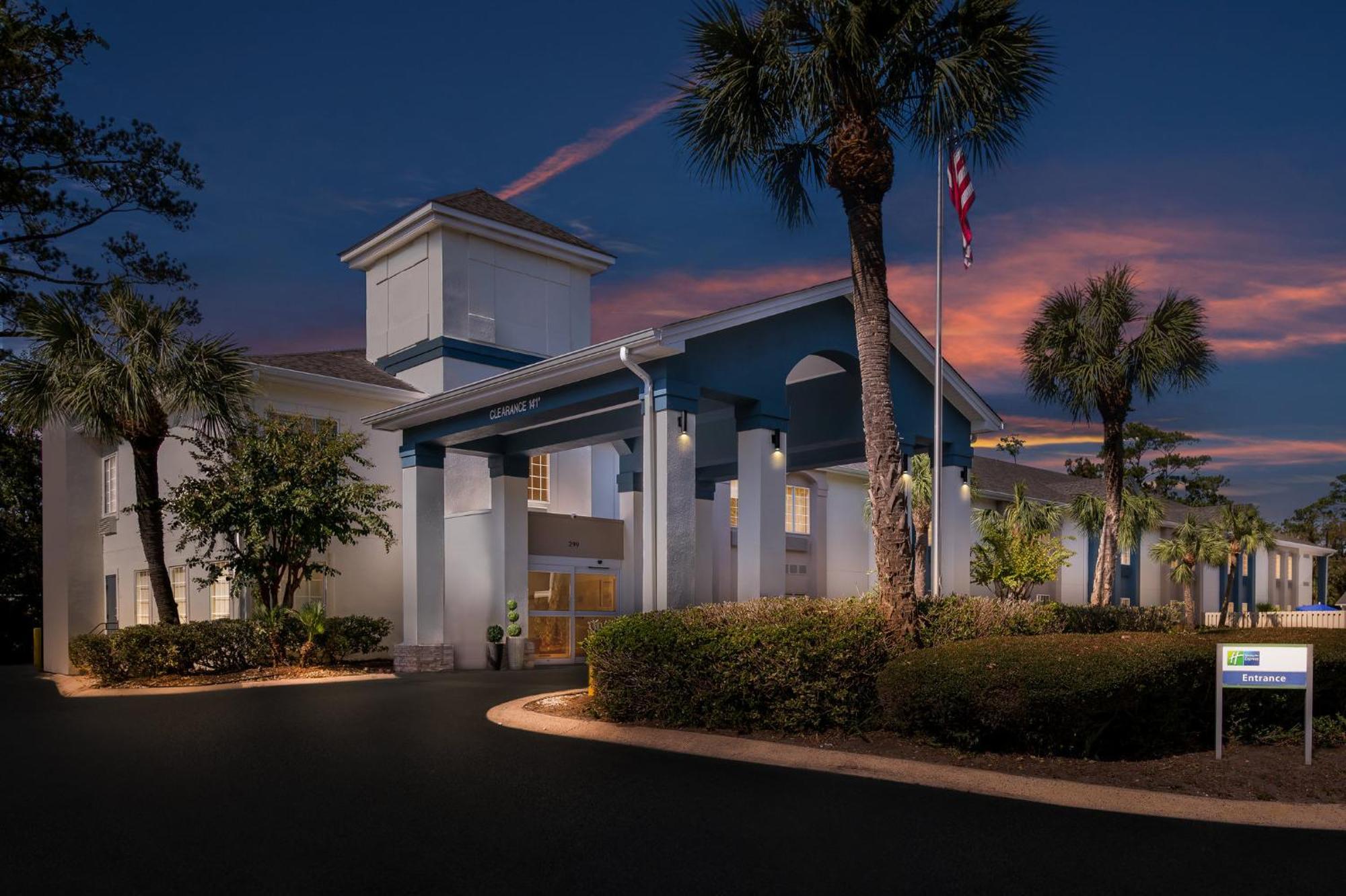 Holiday Inn Express Saint Simons Island By Ihg St. Simons Island Exterior photo