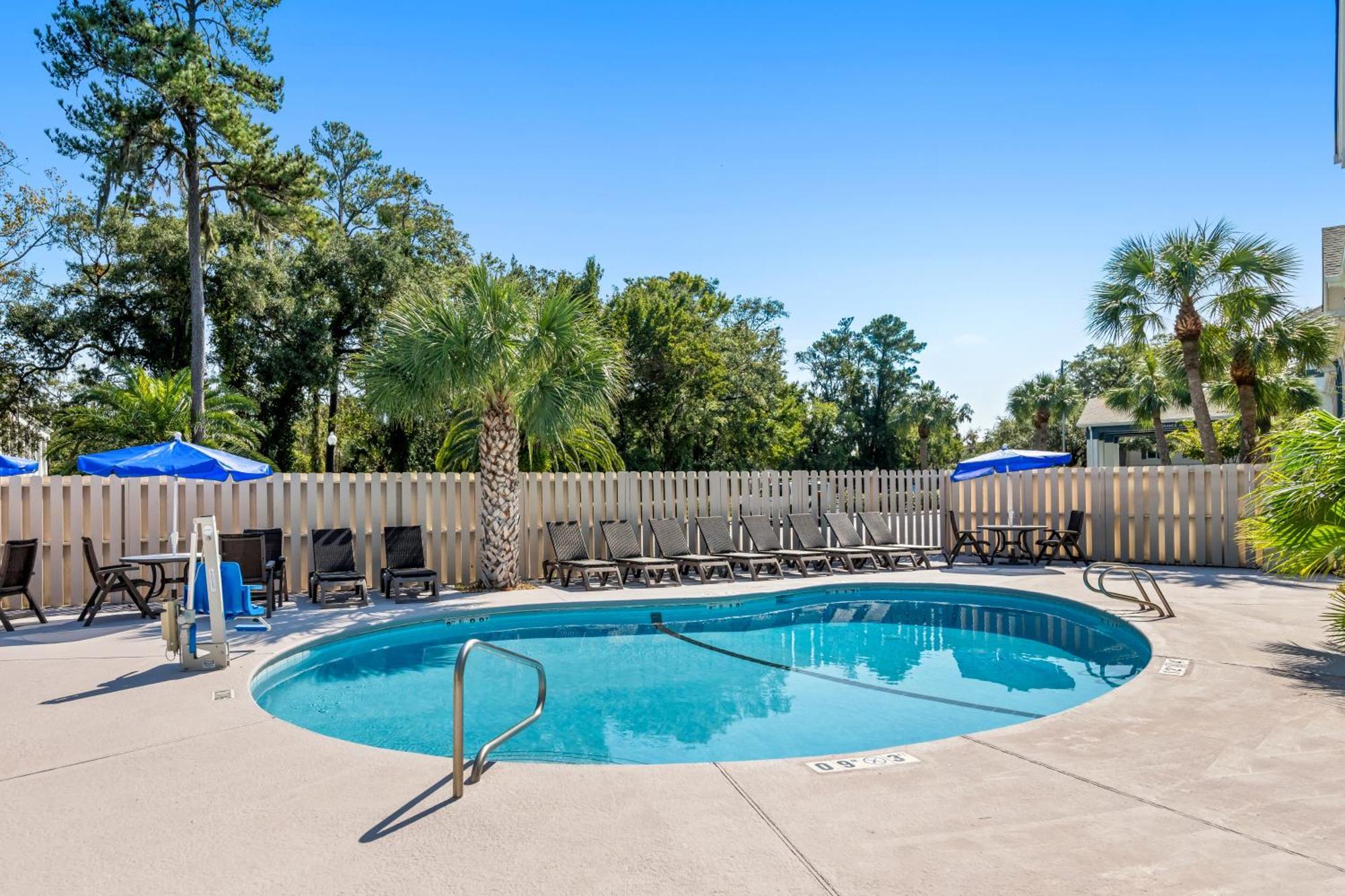 Holiday Inn Express Saint Simons Island By Ihg St. Simons Island Exterior photo