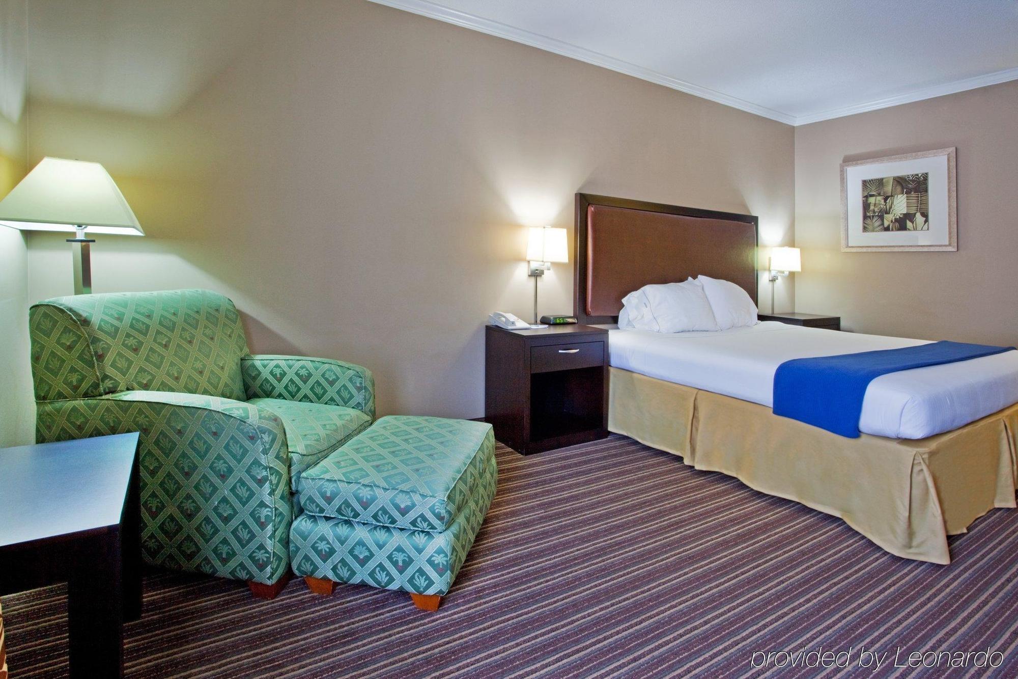 Holiday Inn Express Saint Simons Island By Ihg St. Simons Island Room photo